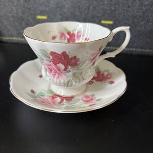 Royal Albert Bone China Pink Roses Chelsea Shape Footed Tea Cup Saucer Gold Trim